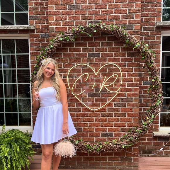 Short White Dress with Detachable Sleeves - Picture 4 of 10